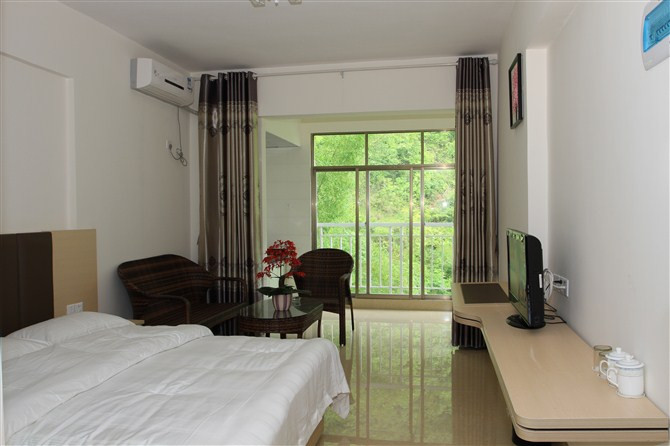 山水时尚连锁酒店巴马店主图