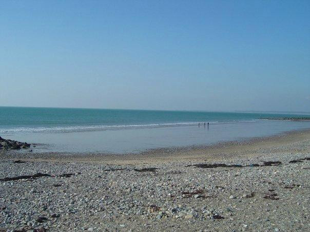 Dinas Dinlle Beach景点图片