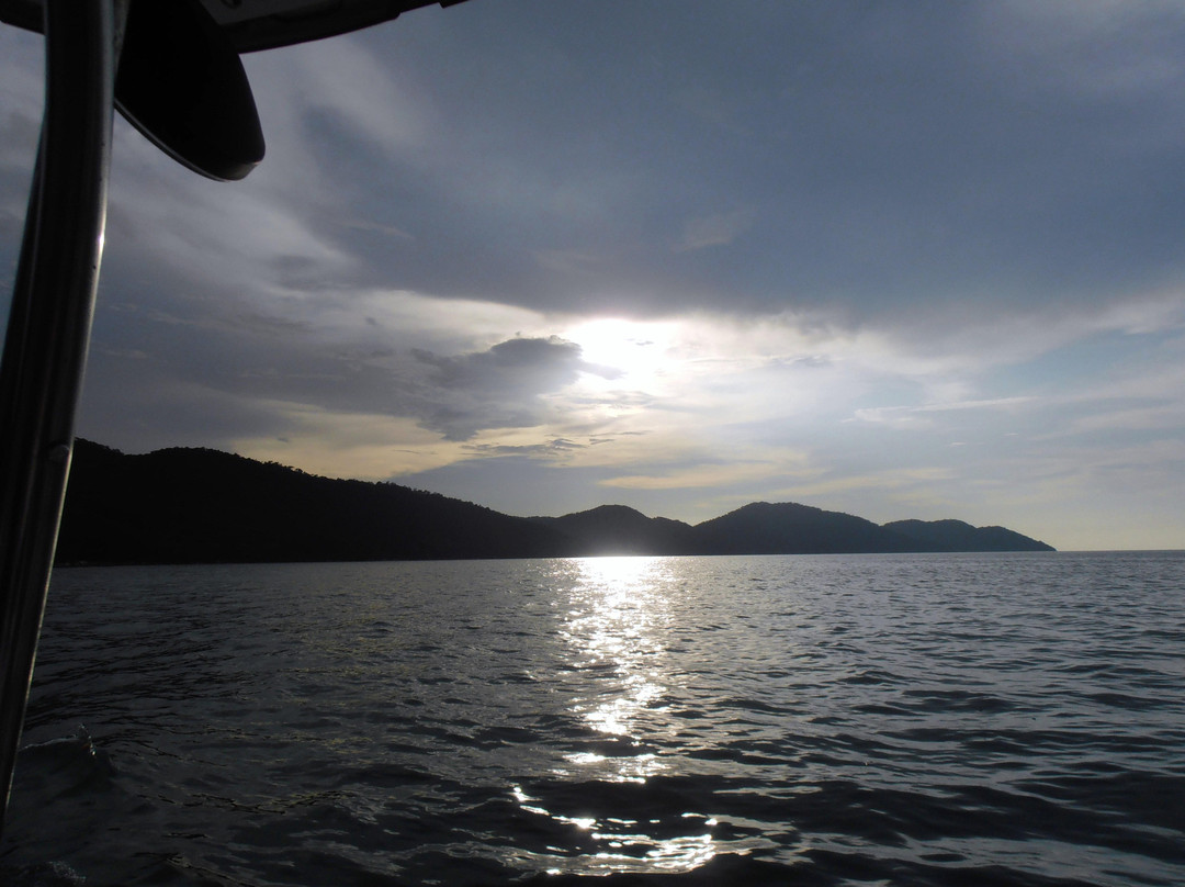 Blue Whale Cruises Day Trips-丹容武雅必去景点