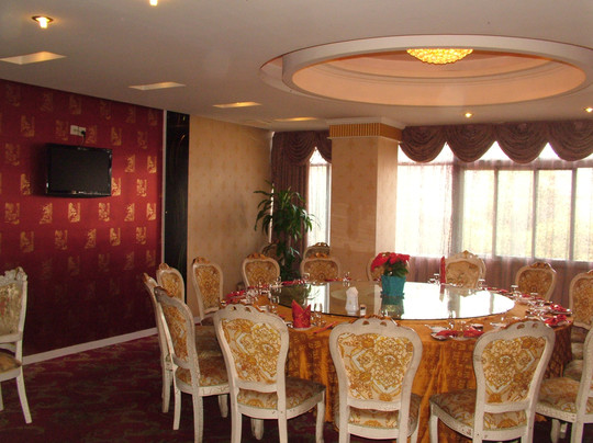 盛唐大酒店主图