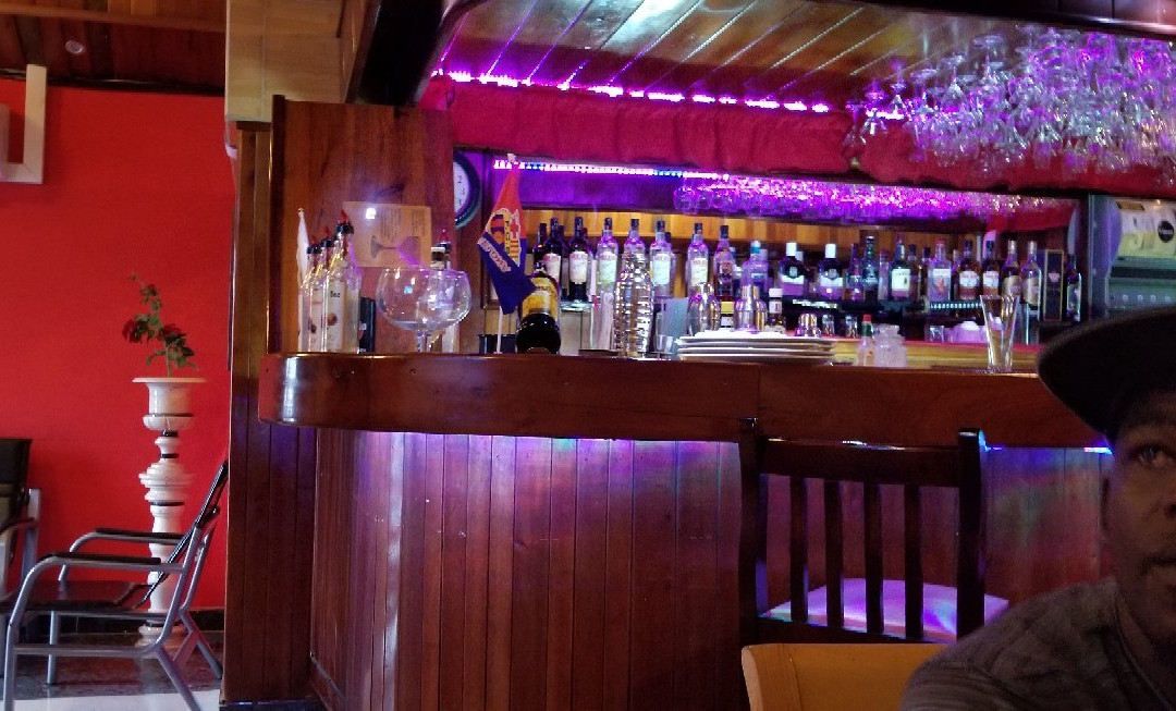 Mayari Arriba餐馆和美食-El Patio de Quesia