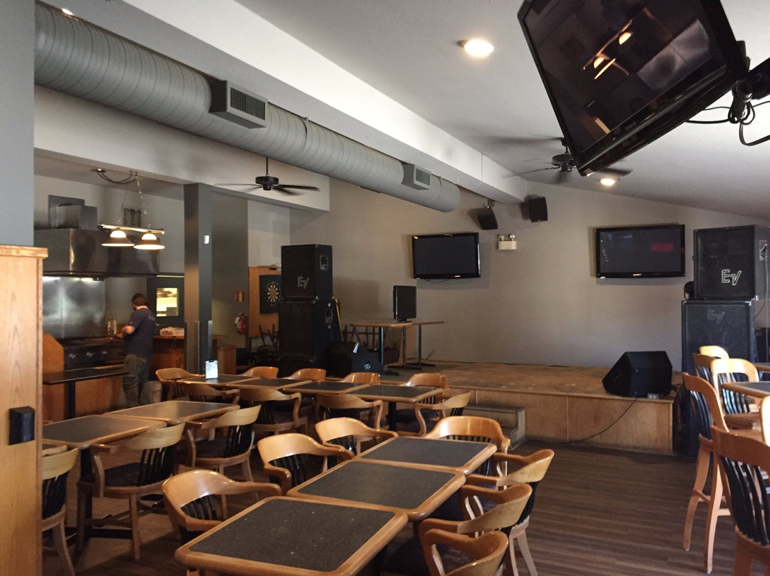 Cupar酒店住宿-Lumsden Hotel & Steak Pit