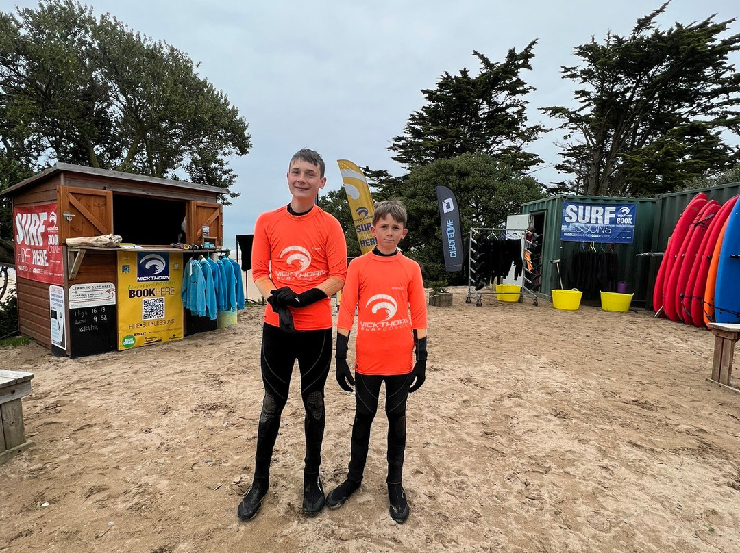 Nick Thorn Surf School-伍拉科姆必去景点