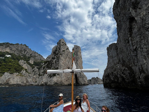 Waves of Capri   Private Boat Tour in Capri-卡碧岛必去景点
