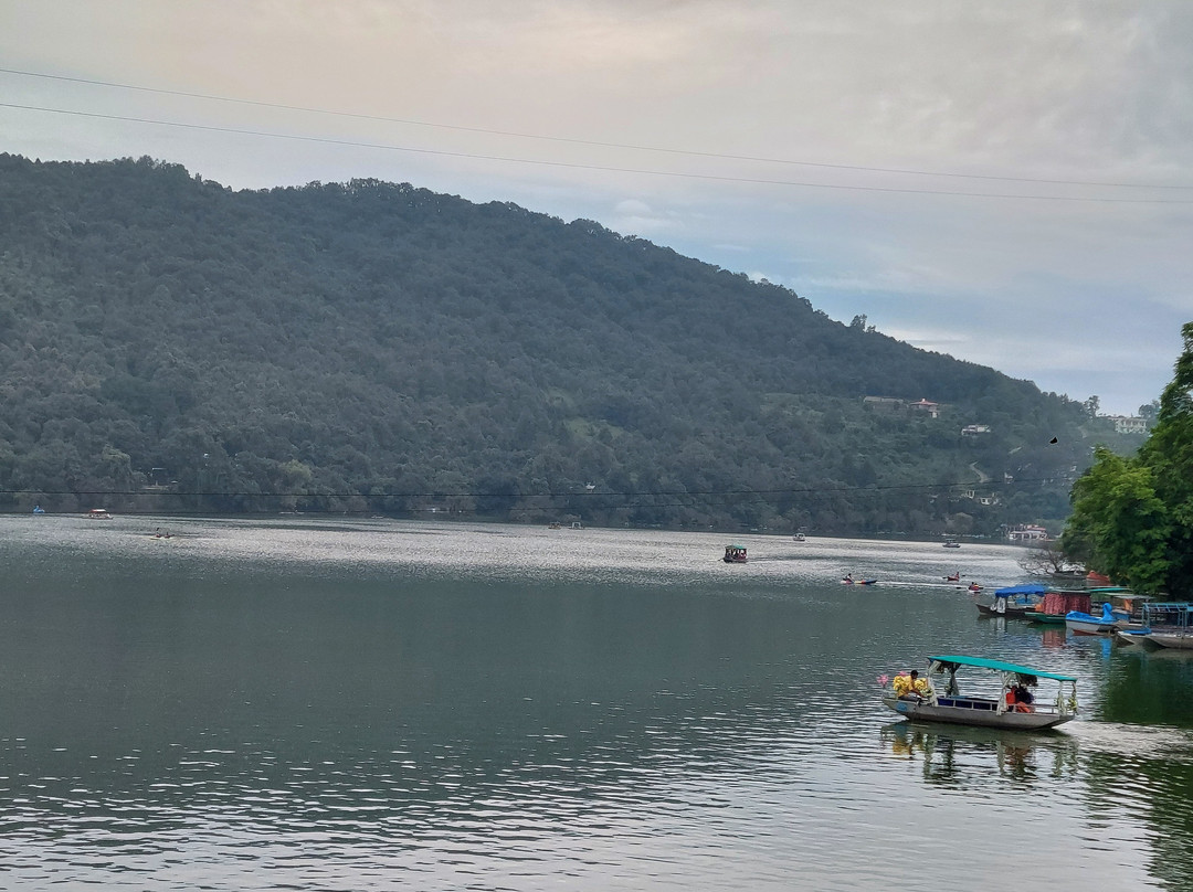 Naukuchiatal Lake景点图片