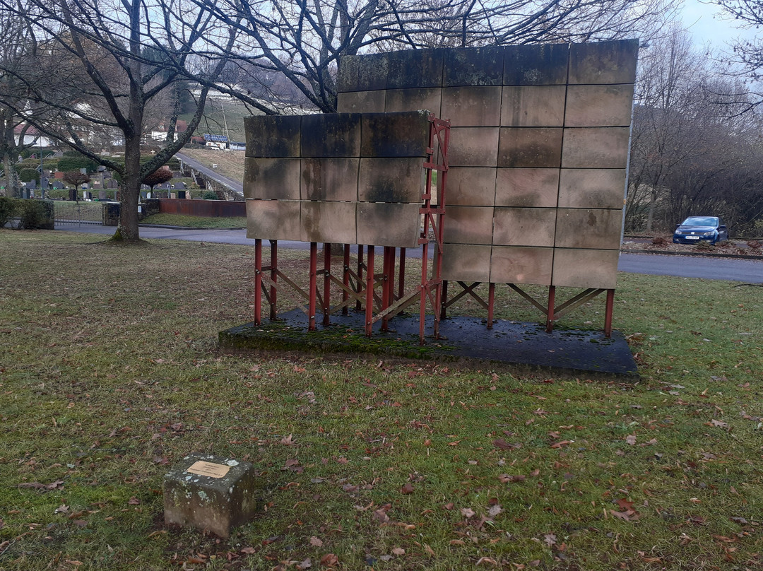 Skulptur "Schleierwerk"-Bann必去景点