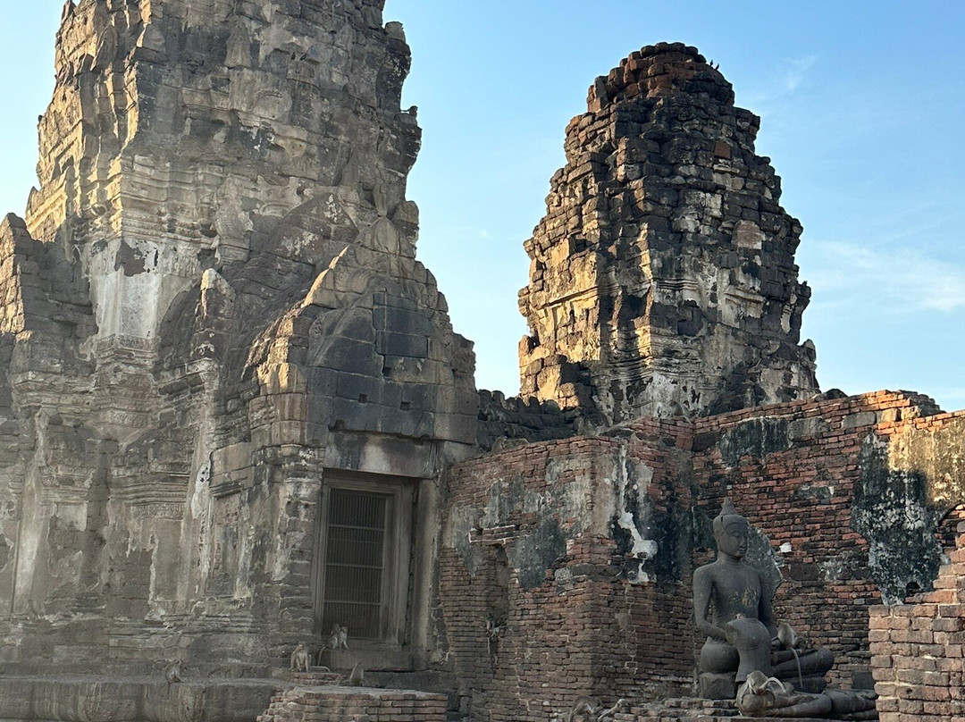 Phra Prang Sam Yot景点图片