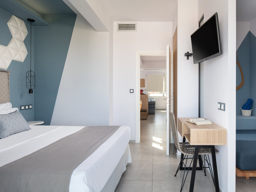 Sonia Village Hotel主图