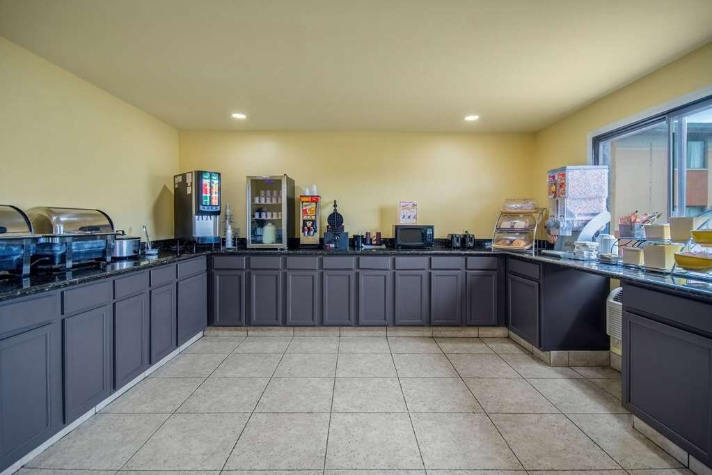 Days Inn & Suites by Wyndham Waterloo主图