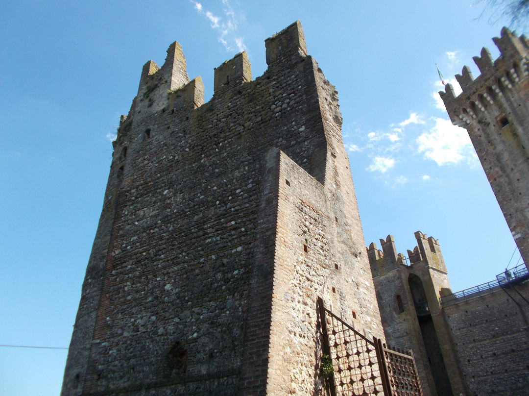 Castello Scaligero-明乔河畔瓦莱焦必去景点