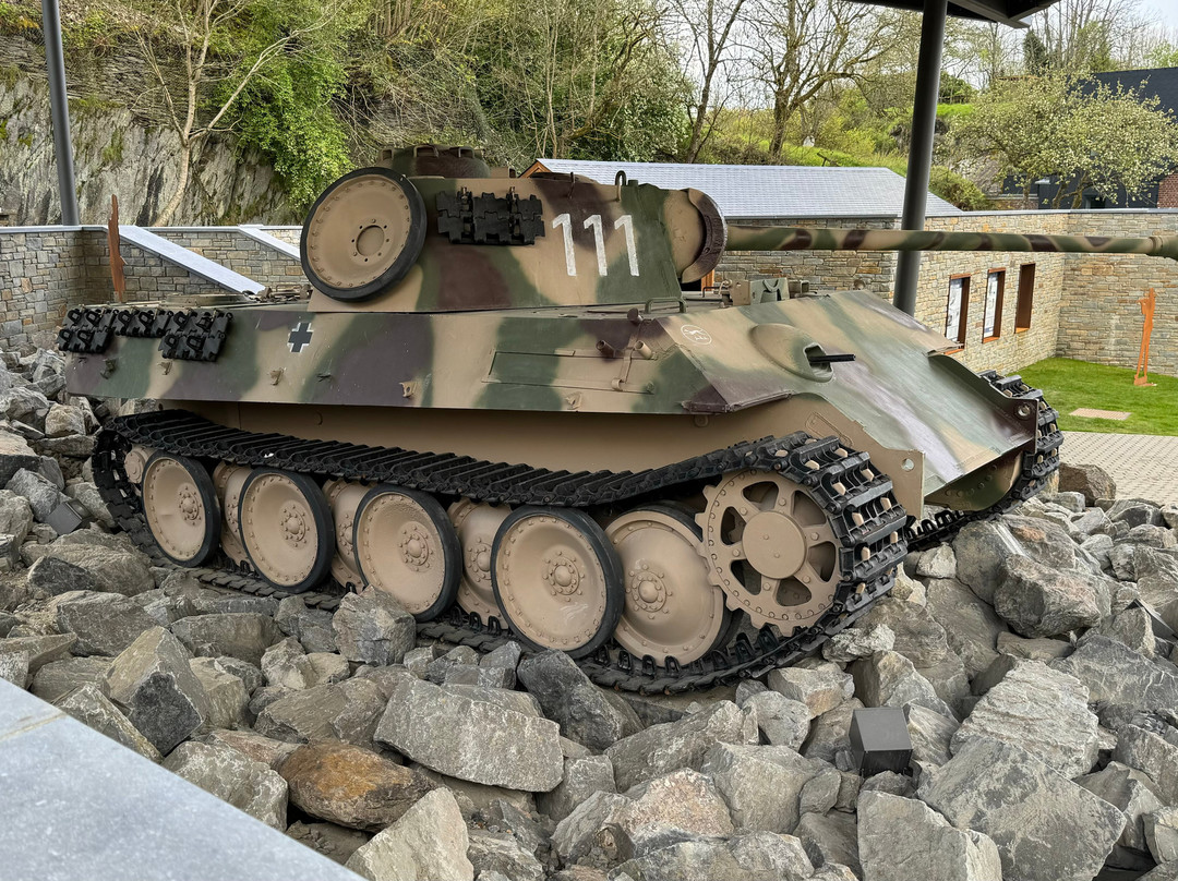 Oorlogsmonument Houffalize "Panther"景点图片