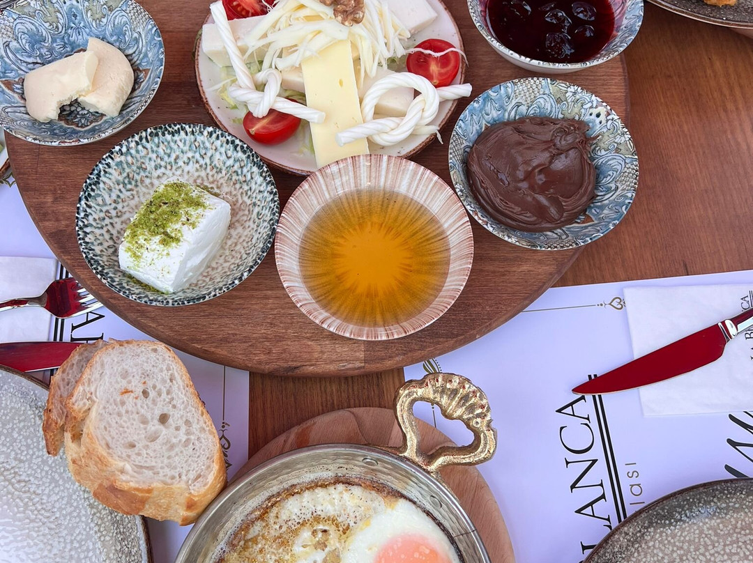 La Blanca / Cafe Restaurant