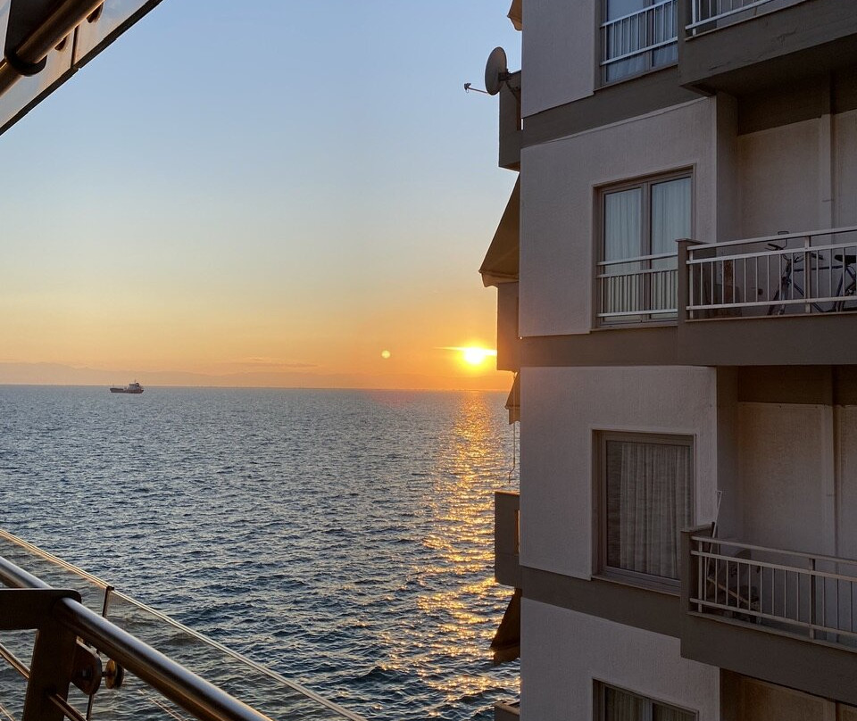 戴奥斯尊享人生酒店主图