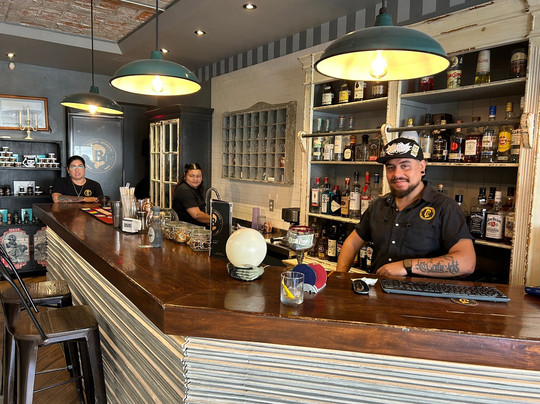 Barber & Booze-瓦拉塔港必去景点