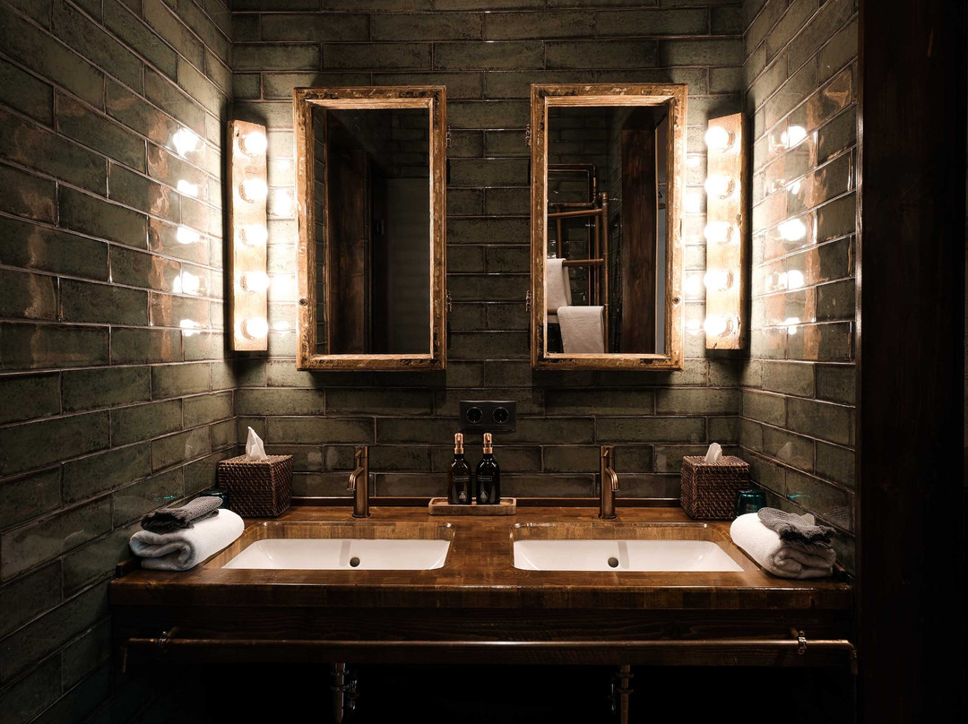 布洛迪豪庭酒店主图