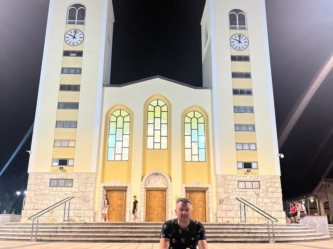 St. James' Parish Church景点图片