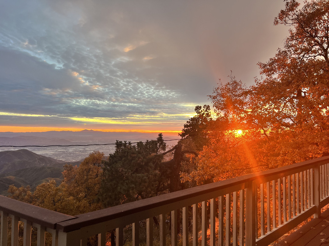 The Sky View Inn主图