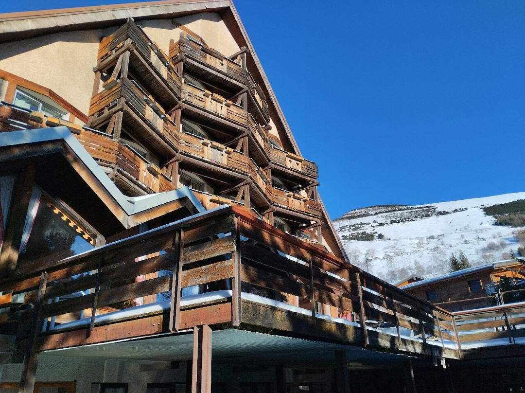 山的向阳面酒店主图