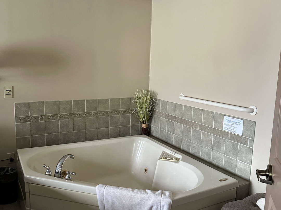 Hearthstone Inn & Suites主图