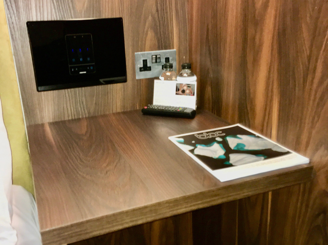 Bloc Hotel London Gatwick Airport主图