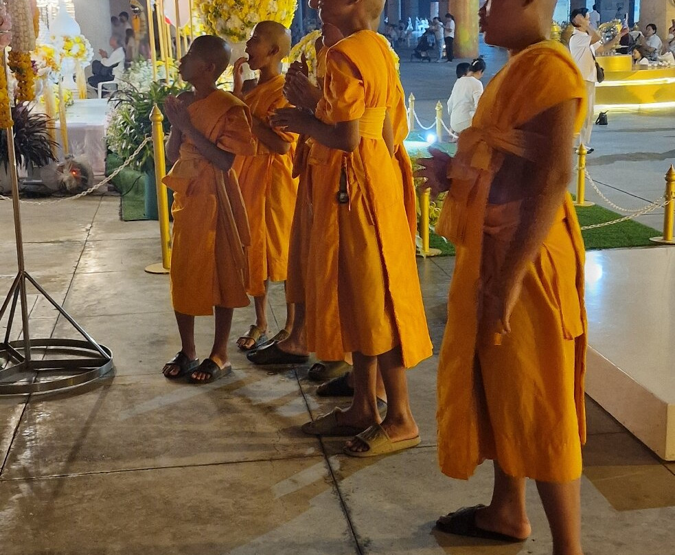 Wat Phra Dhammakaya-空銮必去景点