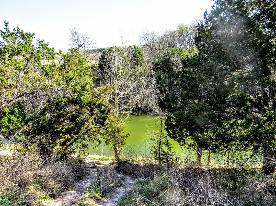 Chalk Ridge Falls Park-Salado必去景点