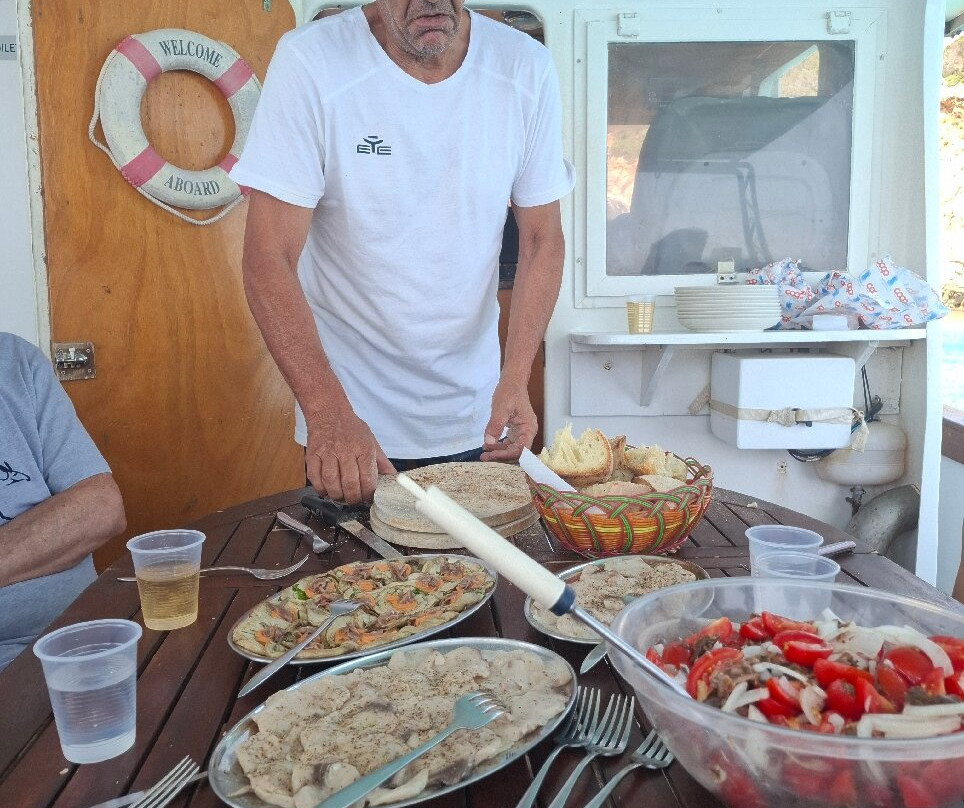 Pescaturismo Jessica E-Porto Pino必去景点