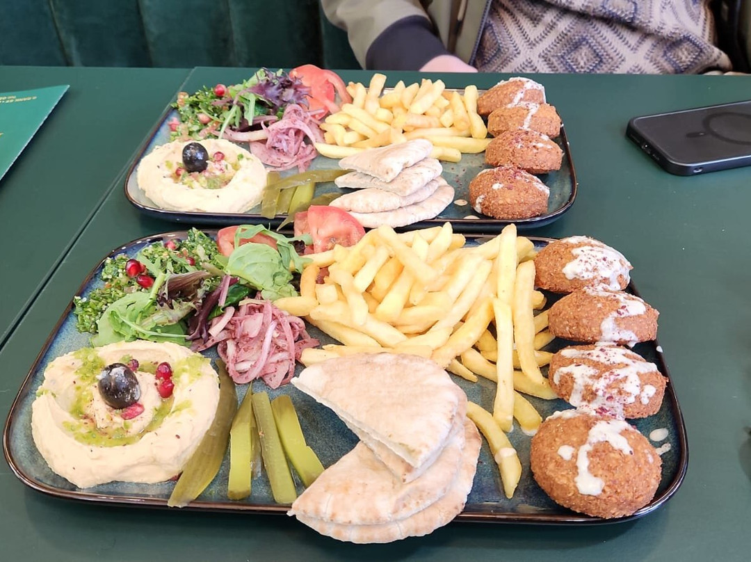 Lela's Cafe