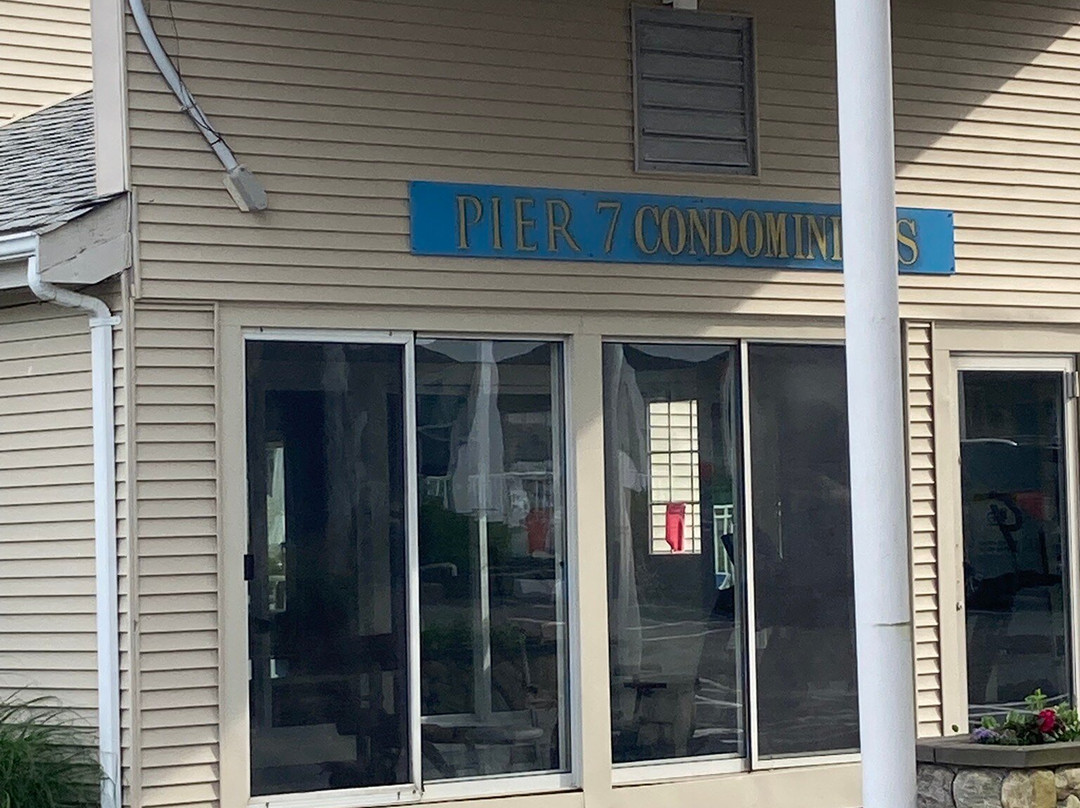 Pier 7 Condominiums