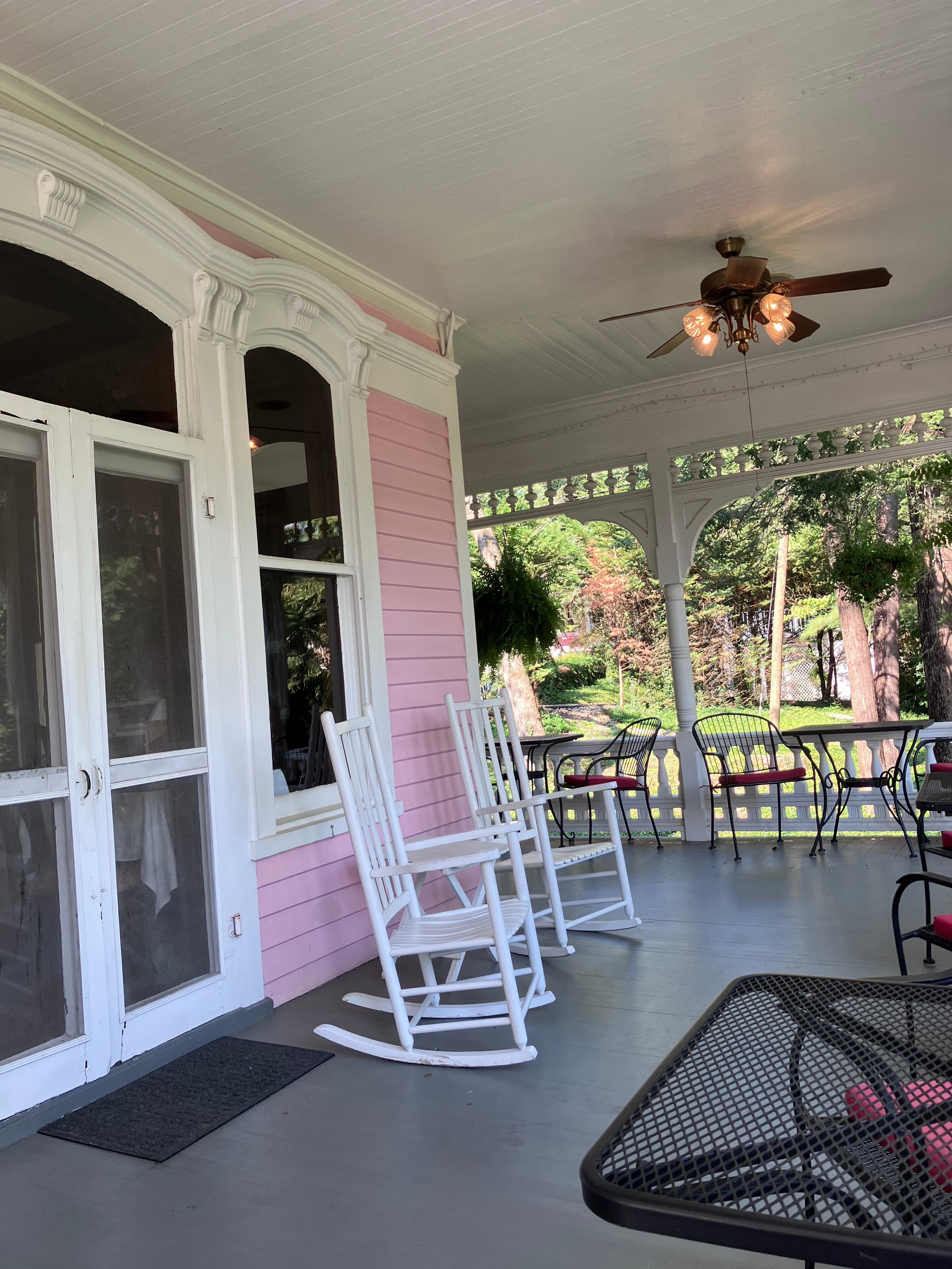 Cedar Crest Inn-浴室