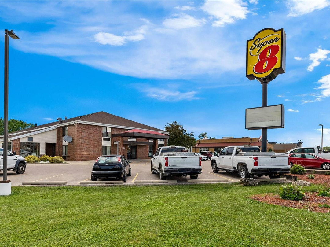 Watertown酒店住宿-Super 8 by Wyndham Watertown WI