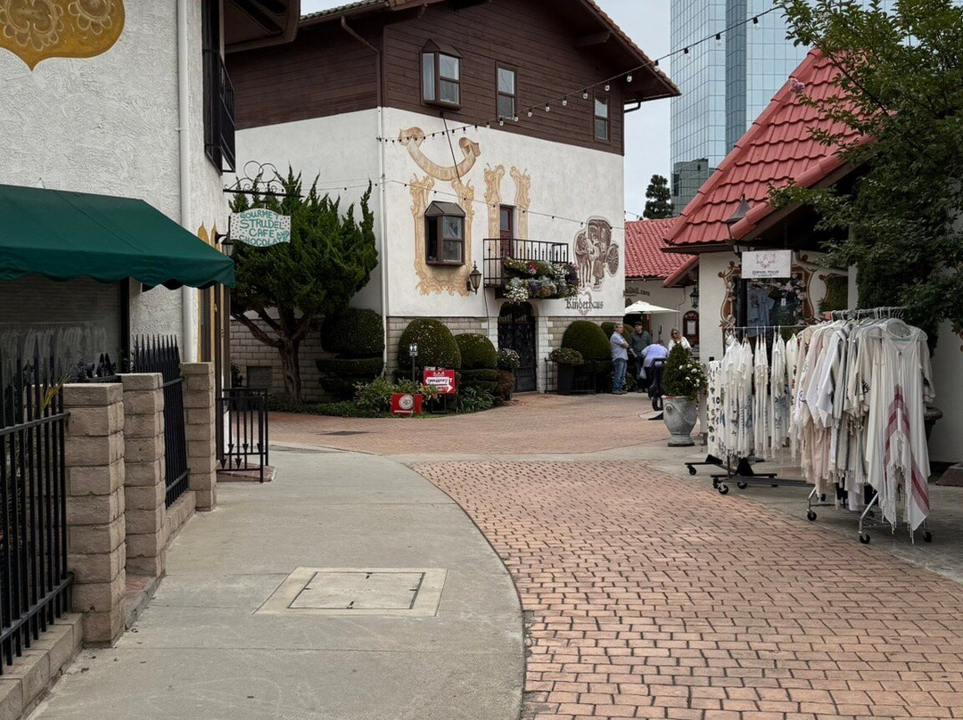 Old World Village-亨廷顿海滩必去景点