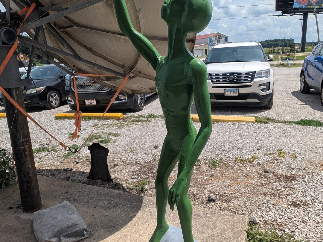 Pink Elephant Antique Mall-Livingston必去景点