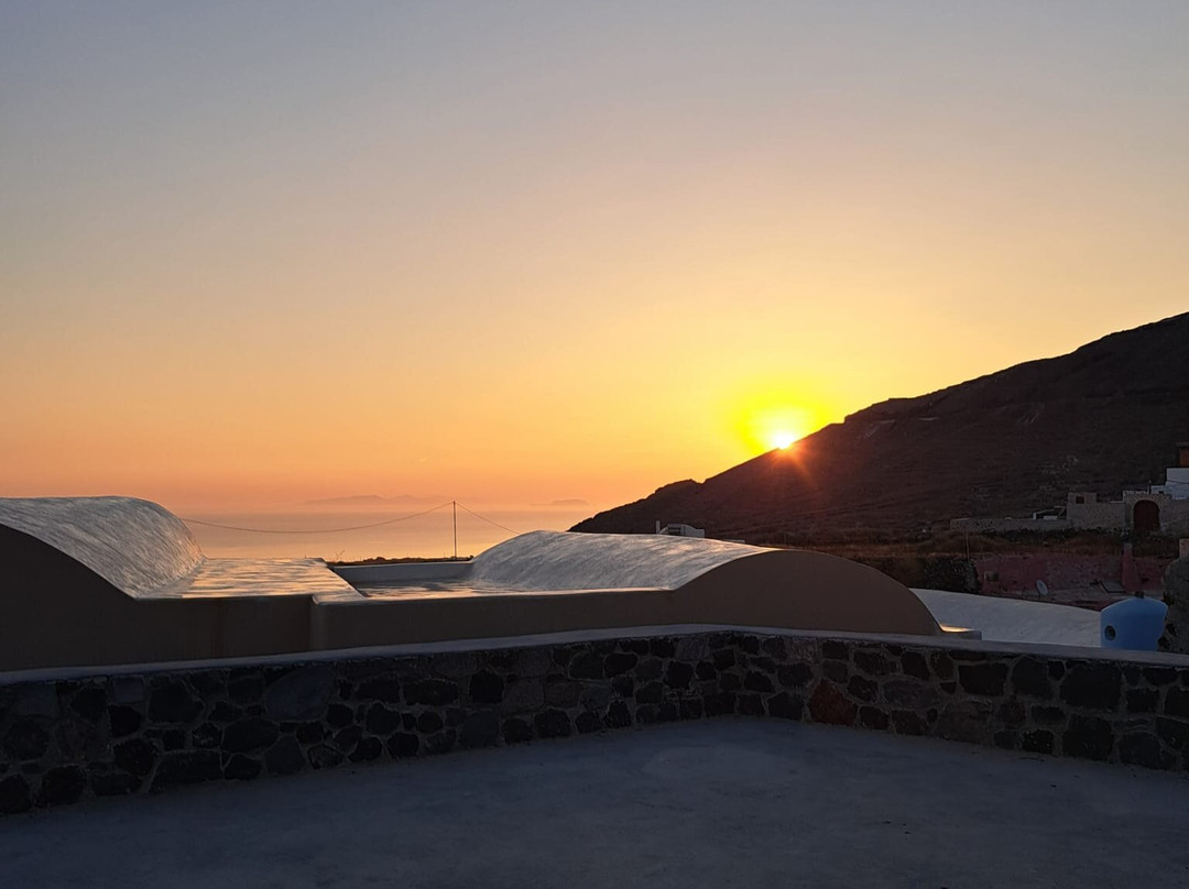 Neema Maison Finikia Santorini