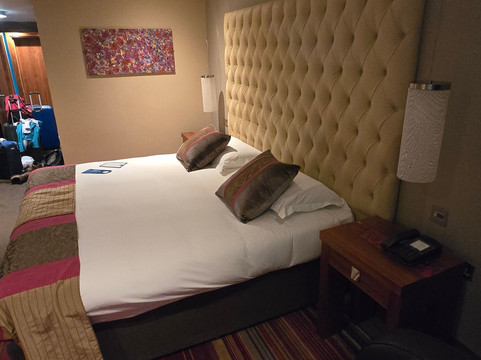 科克城艾萨克斯酒店主图