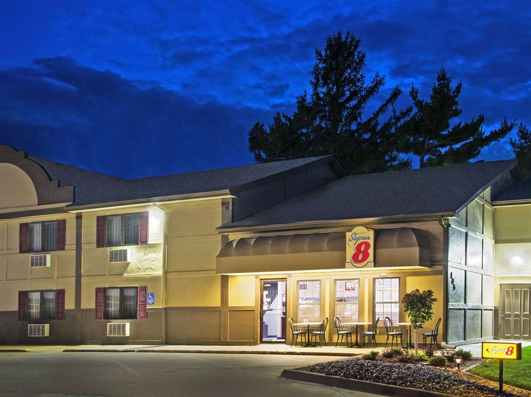 New Sharon酒店住宿-Super 8 by Wyndham Pella