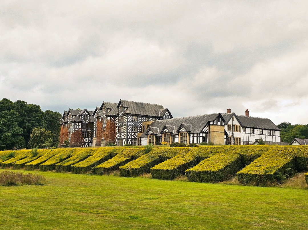 Gregynog Hall主图