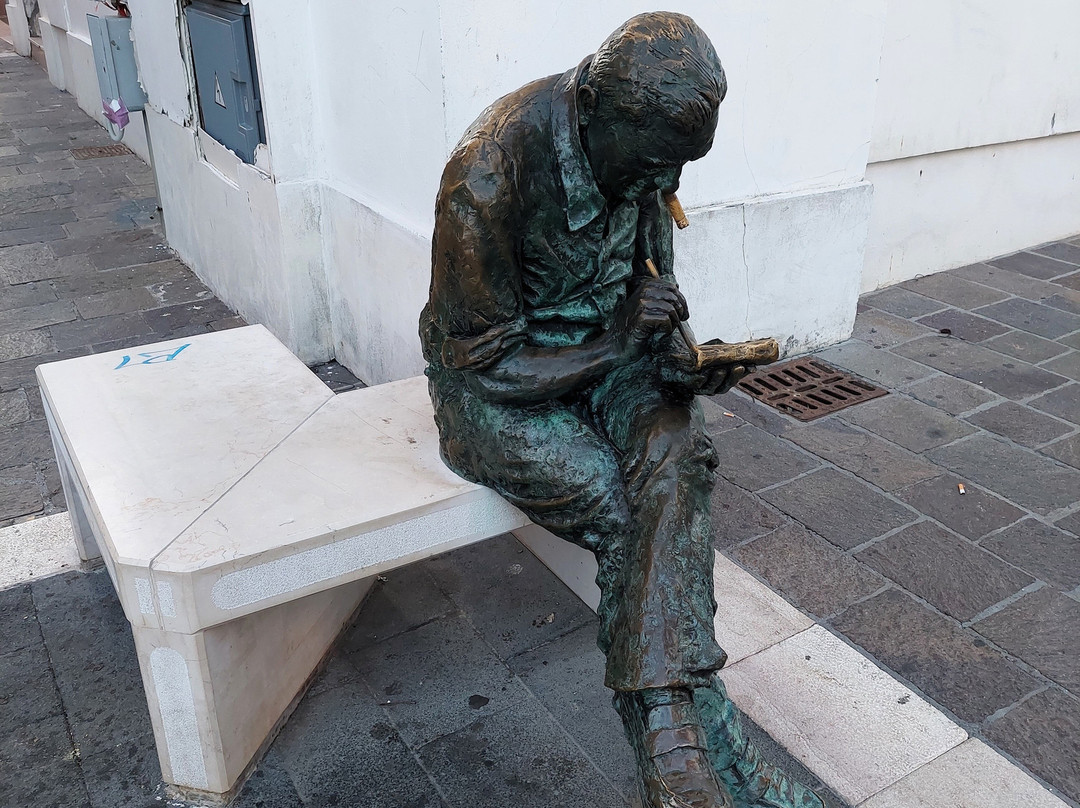 Statua di Benito Jacovitti-Termoli必去景点