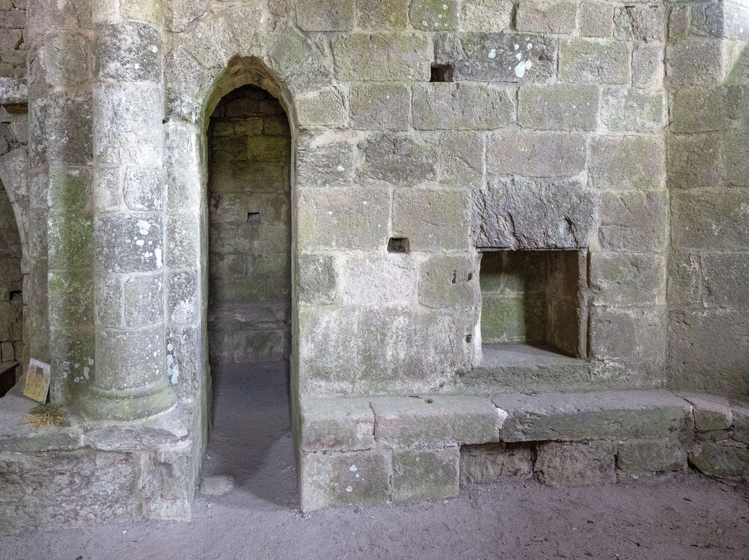 Ruines Vieille Église-Saint-Pantaleon-de-Lapleau必去景点