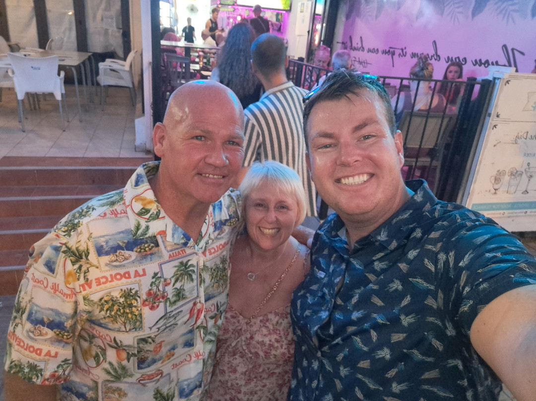Buddies Bar Los Cristianos Tenerife-洛斯克里斯蒂亚诺斯必去景点