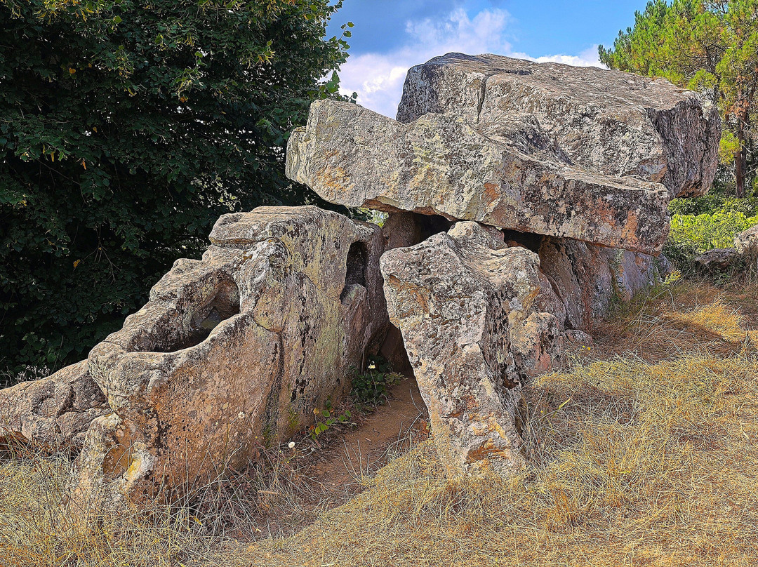 Dolmen de Pierre Folle-Montguyon必去景点