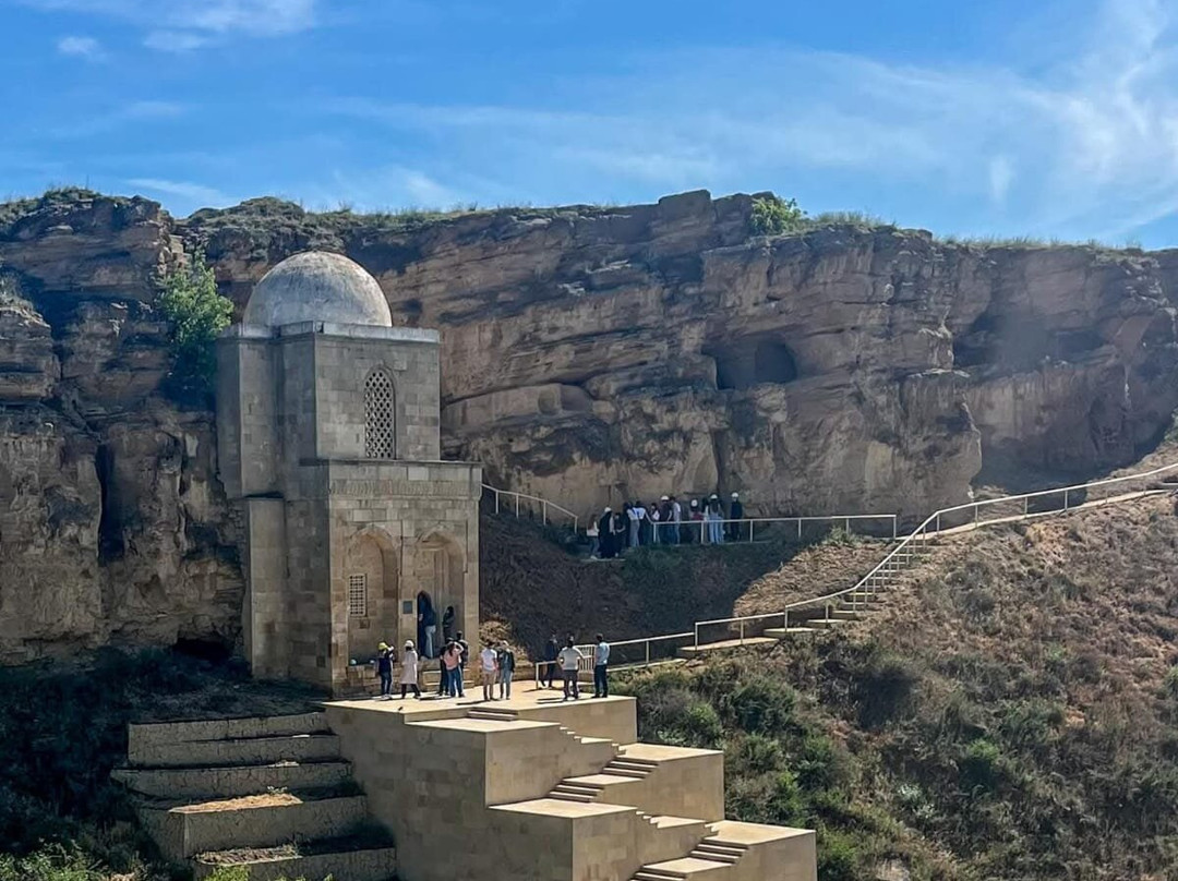 Diri Baba Mausoleum-Qobustan必去景点