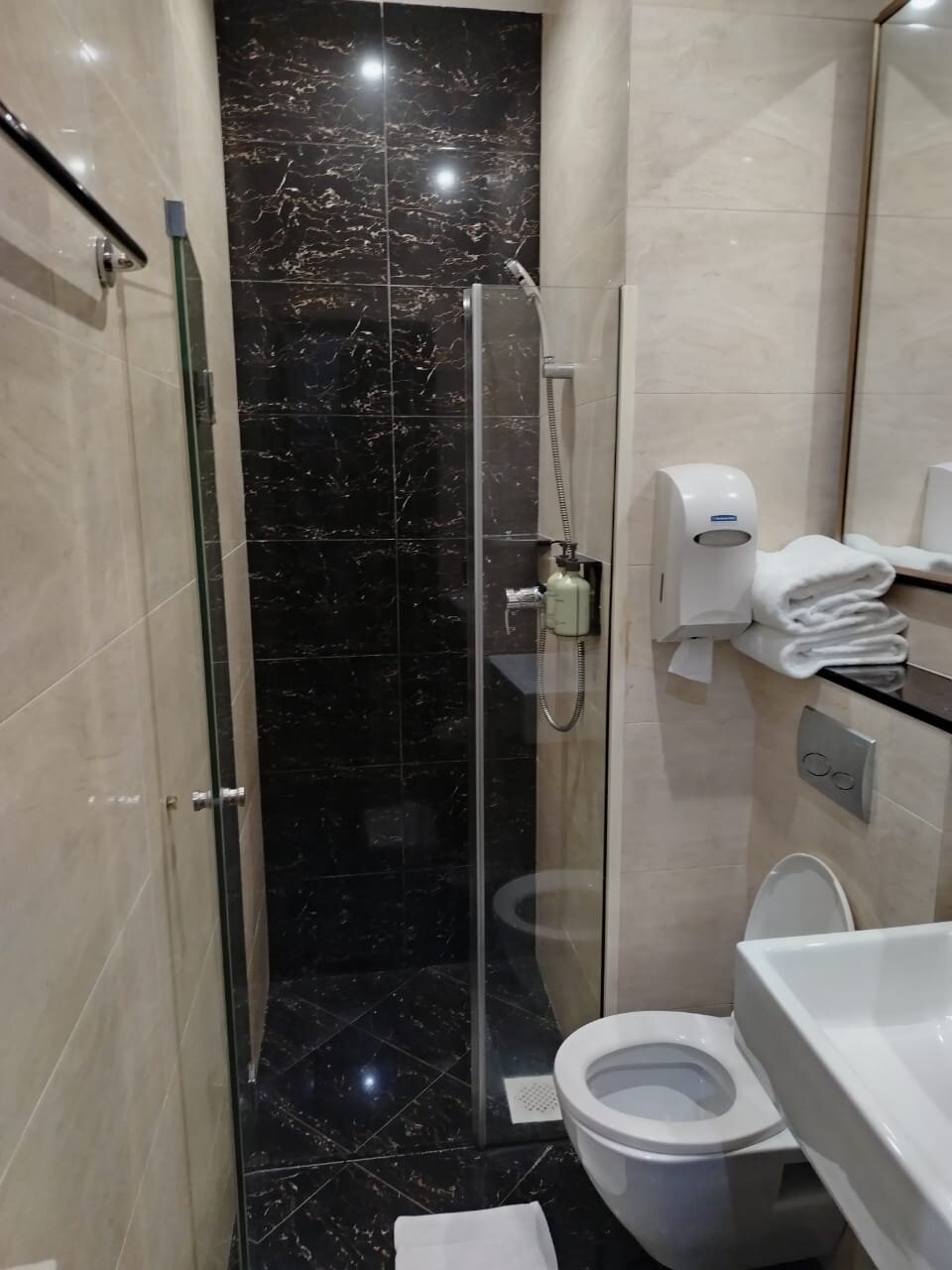 新加坡威大酒店－劳明达-浴室