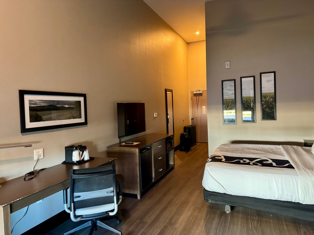 西孟斐斯拉昆塔温德姆套房酒店主图