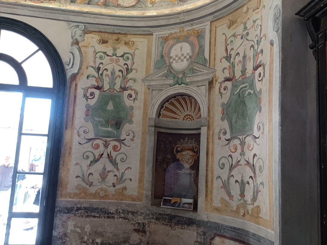 Palazzi del 500 e del 700 di Villa Litta-拉伊纳泰必去景点