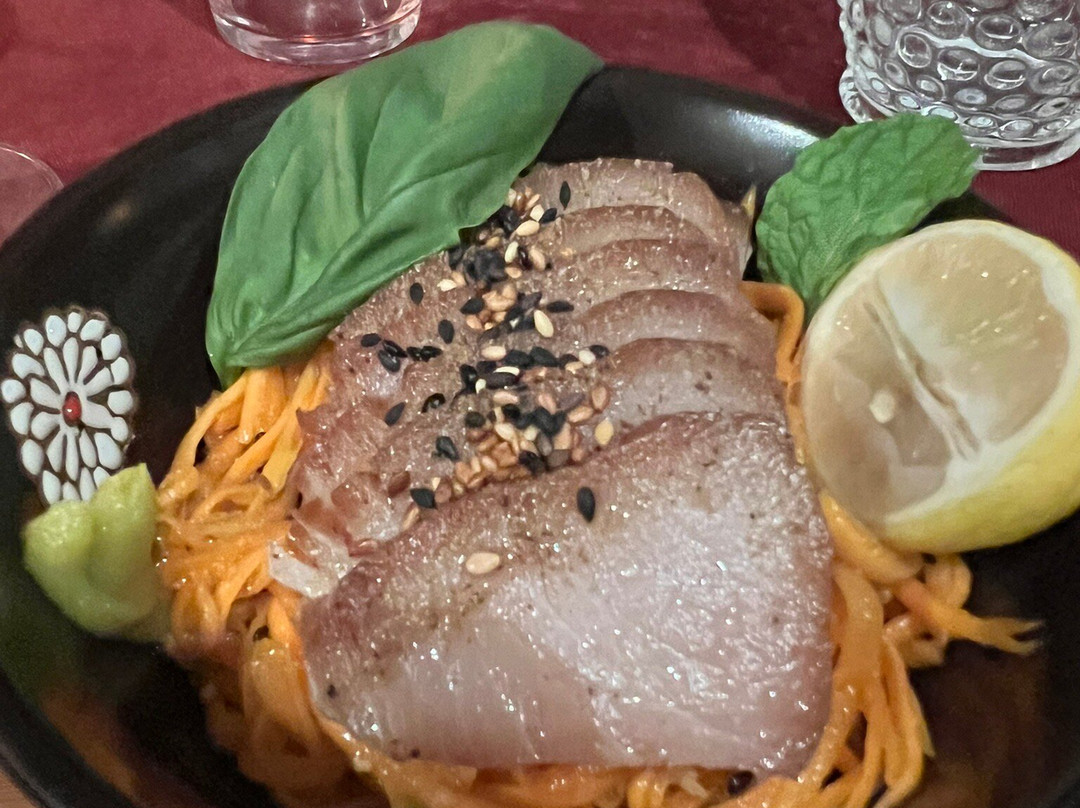 The Litchi Tree主图