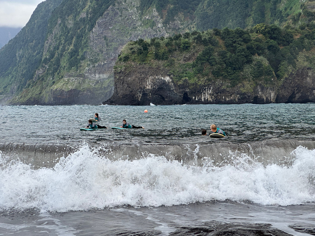 Triple Tide - Seixal Surf School-莫尼什港必去景点