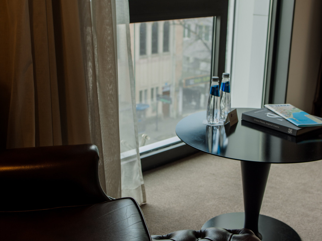 涂鸦画廊设计酒店主图