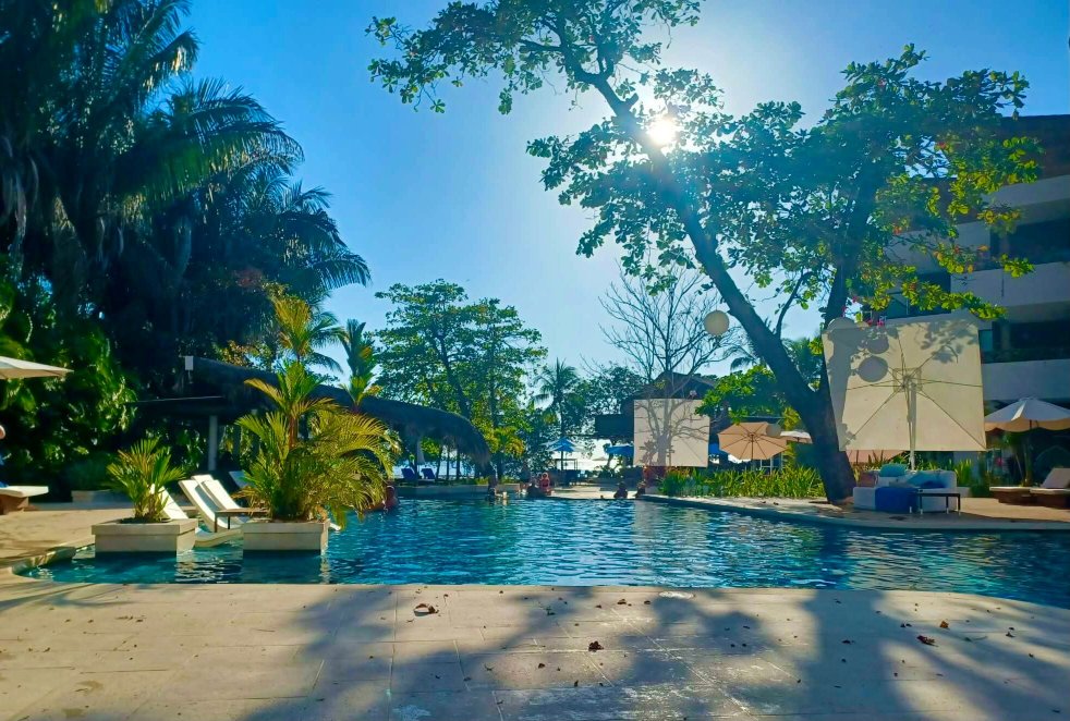 Azura Beach Resort-泳池