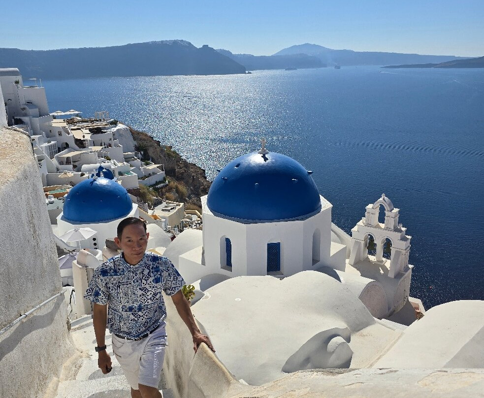 Picturesque Blue Dome Santorini-伊亚必去景点